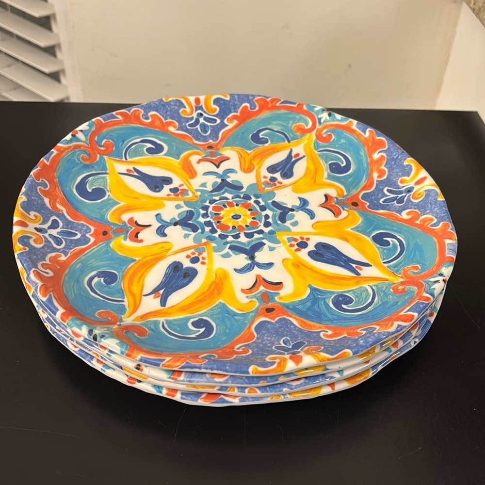 4 Medallion Plate Set